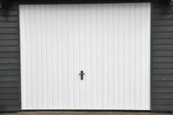 Jyde stålvippeport 248 x 199 cm hvid
